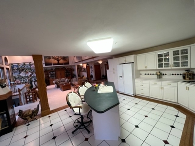 6-Br, 5-Ba Home On 92+ Acres Bordering National Forest - image 9