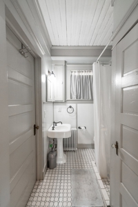 Renovated Historic Home close to Downtown Waterfront - image 37