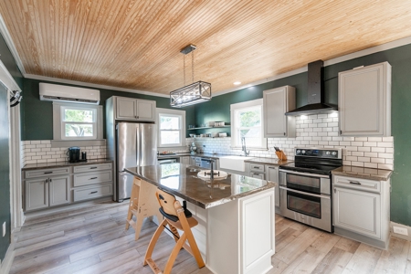 Renovated Historic Home close to Downtown Waterfront - image 29