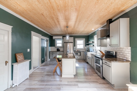 Renovated Historic Home close to Downtown Waterfront - image 28