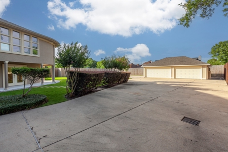 Luxury Home To Be Auctioned 870 Baker Ave. Port Neches - image 4