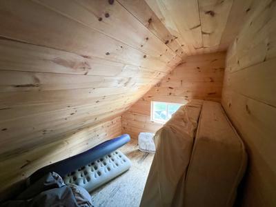 Rustic off-grid cabin - image 29