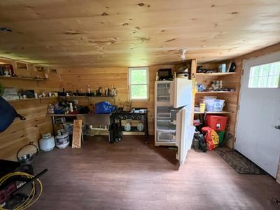 Rustic off-grid cabin - image 33