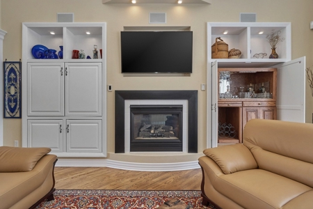 Golf Course Home With Water Views Located In Gated Community - image 13