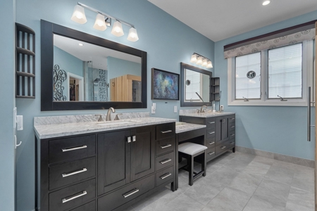 Golf Course Home With Water Views Located In Gated Community - image 21