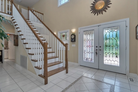 Golf Course Home With Water Views Located In Gated Community - image 4