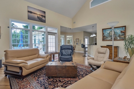 Golf Course Home With Water Views Located In Gated Community - image 12