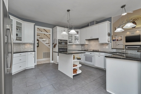 Golf Course Home With Water Views Located In Gated Community - image 16