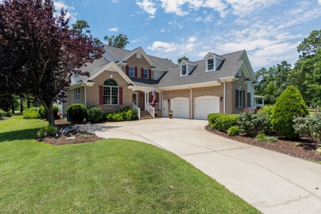 Golf Course Home With Water Views Located In Gated Community - image 1