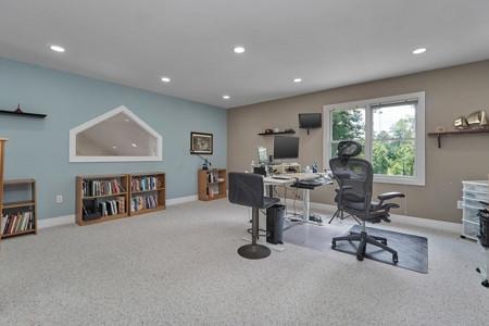 Golf Course Home With Water Views Located In Gated Community - image 37
