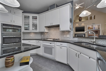 Golf Course Home With Water Views Located In Gated Community - image 18
