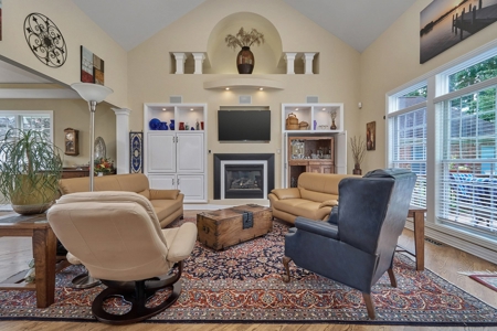 Golf Course Home With Water Views Located In Gated Community - image 10