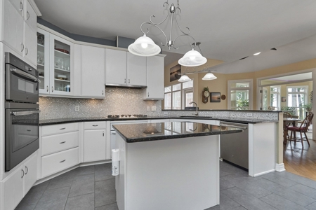 Golf Course Home With Water Views Located In Gated Community - image 17
