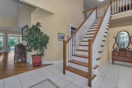 Golf Course Home With Water Views Located In Gated Community - image 5