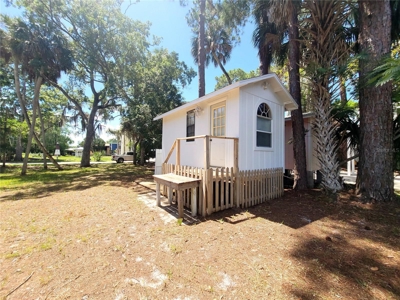 Tiny Cottage In Suwannee Florida! - image 14