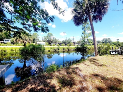 Tiny Cottage In Suwannee Florida! - image 15