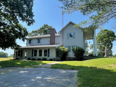 Stately Smiths Grove Kentucky Home & Land Selling at Auction - image 9