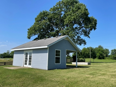 Stately Smiths Grove Kentucky Home & Land Selling at Auction - image 6