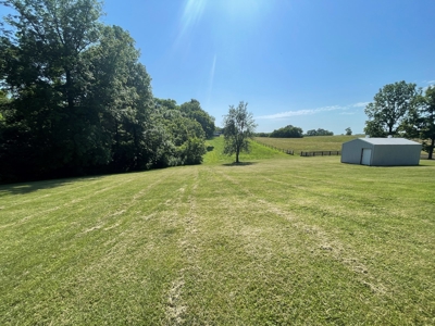 Stately Smiths Grove Kentucky Home & Land Selling at Auction - image 22