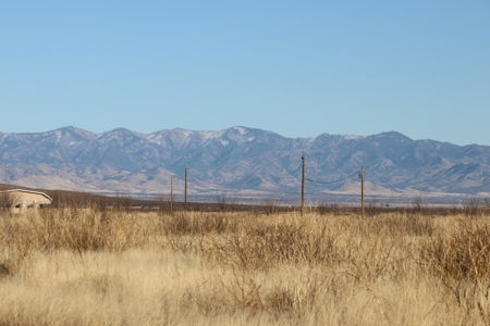 Scenic 4 acre lot Near Willcox, AZ - image 1