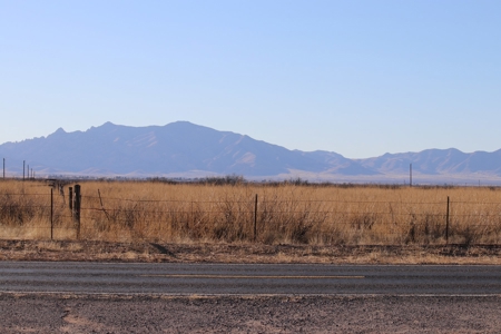 Scenic 4 acre lot Near Willcox, AZ - image 4