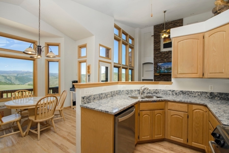 Beautiful House - Beautiful Views! - image 14