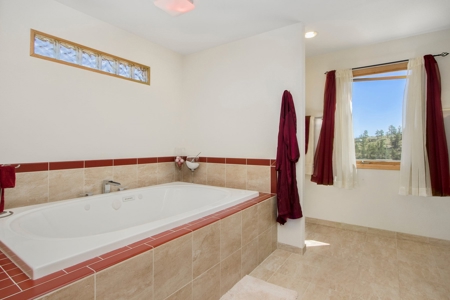 Beautiful House - Beautiful Views! - image 20