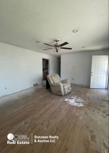 Private Auction - 3 Bedroom, 2 Bath Home In Elkhart, Kansas - image 9