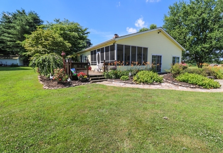 Country Home for sale in Central Kentucky - Hobby Farm - image 2