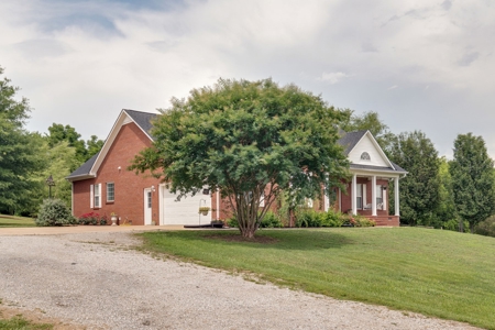 Country Home for Sale in Maury County, Tennessee - image 2