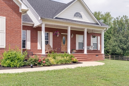 Country Home for Sale in Maury County, Tennessee - image 4