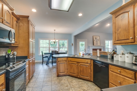 Country Home for Sale in Maury County, Tennessee - image 13
