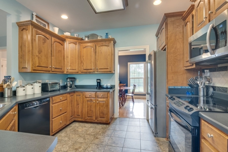 Country Home for Sale in Maury County, Tennessee - image 15
