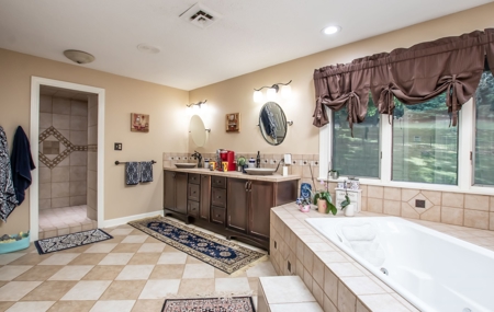 Home on Glenrochie Golf Course for Sale in Abingdon VA - image 35