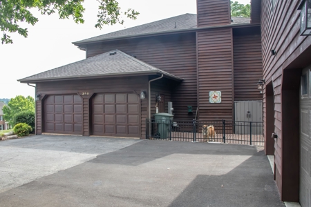 Home on Glenrochie Golf Course for Sale in Abingdon VA - image 9