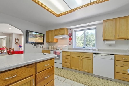 Ranch Style Home On 6.27 Acres With Spring Fed Lake Access - image 14