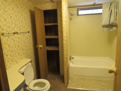 Mobile Home with a great lot - image 14