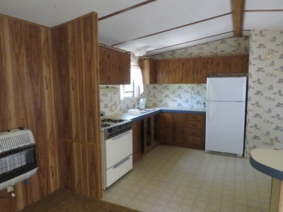 Mobile Home with a great lot - image 10