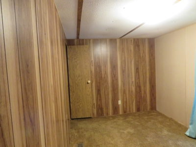 Mobile Home with a great lot - image 15