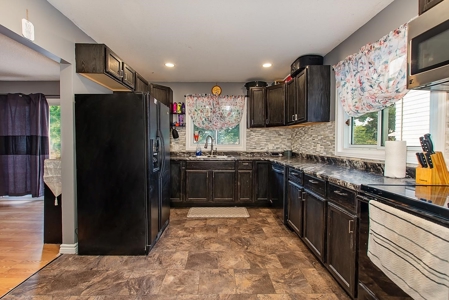 Home for Sale in Sarnia, Ontario - image 4