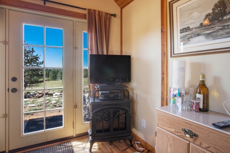 Colorado Mtn Property with Small Cabin, Water, Power & Views - image 15