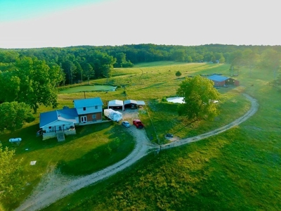 20 acre homestead/farm in Ellington - image 1