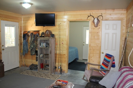 East Texas Water View Tiny Home Elwood Lake Pittsburg, Tx - image 12