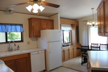 Historic Centralia 55+ mh park 3bed 1 bath private back yard - image 8