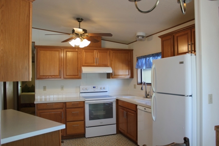Historic Centralia 55+ mh park 3bed 1 bath private back yard - image 5