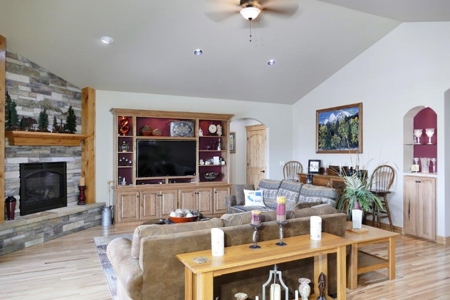 Montrose, CO home for sale- hobby shop and RV parking - image 18