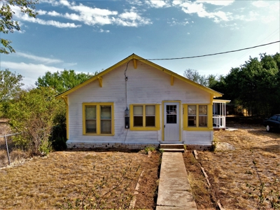 Country Home in Town - image 1