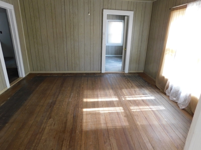 Country Home in Town - image 11