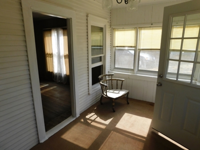 Country Home in Town - image 19