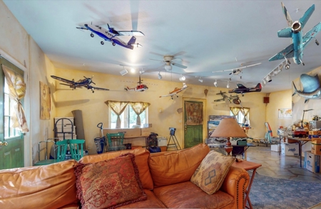 Commercial property with high visibility for sale in Dolores - image 18